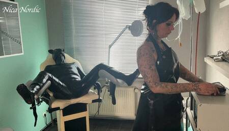 Rubber pig jerked off on the gynecological chair under current in rubber apron