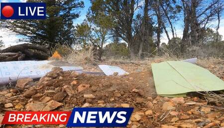 Giantess destroys city, eats & squirts on it's people