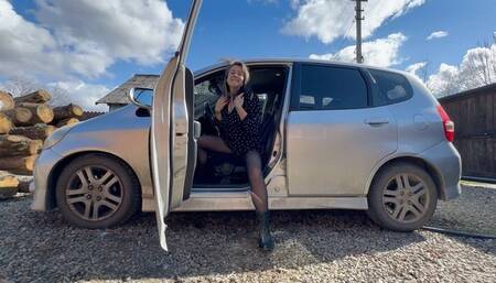 bouncing a silver car mov