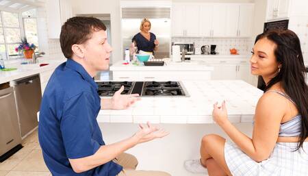 Busty MILF sees him naked in the kitchen and sucks him off