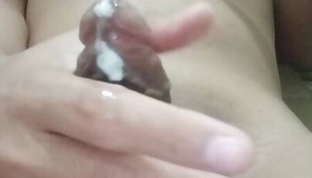 Nagjakol habang nanonood ng porn habang walang kasama sa apartment