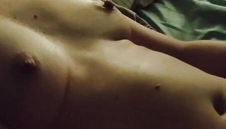 Amateur mom masturbates with her dildo, cums in a long orgasm