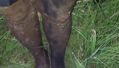 Cd outdoor pov mud walk and kiss in nylon pantyhose and leotard.