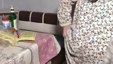 Stepmom decided to show what would happen if she gave a blowjob and got a dick in the ass
