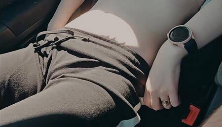In the car she takes off her pants and masturbates, in the car she rubs her pussy naked