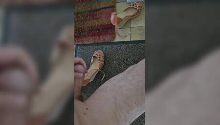 Cum into stil warm shoes of m neighbour in the hallway