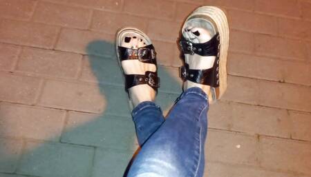crossdressing - platform sandals with skinny jeans