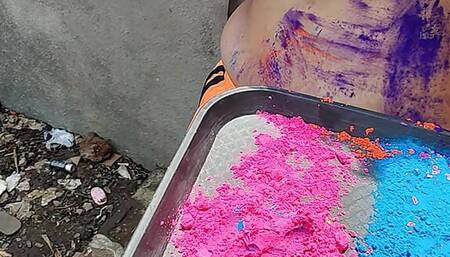 Holi ke tyohar per bhabhi ke sath Holi there is no one at home to  bhabhi ki chut Marne Ka mood Ho Gaya