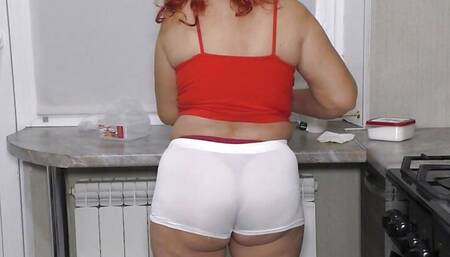 Mature stepmom is proud of her elastic ass and allows her to fuck in anal