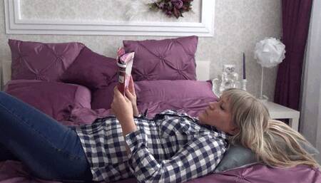 shoving her finger deep in it and licking it LDn