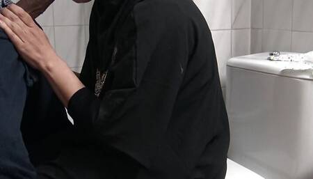 Afghani immigrant lets black Sainsbury's coworker cum in her mouth