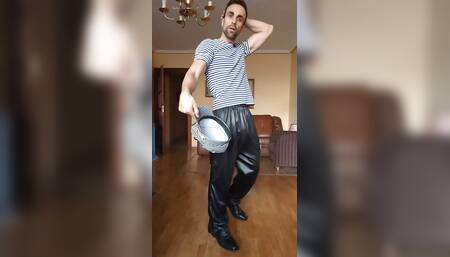 I make a STREEPTEASE dressed in military dress