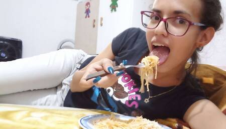 I Get so Horny Being Single That Sometimes I Fuck Veggies and Then Eat Them Without Washing My Cum off