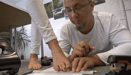 Helping my employee - with my feet!