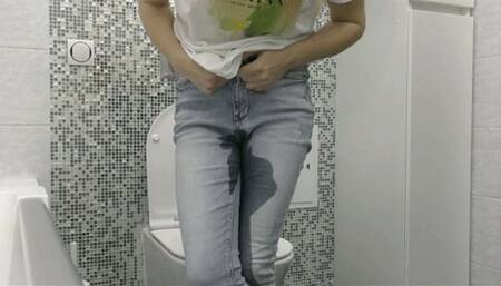 I show you my wet jeans and panties MP4 FULL HD 1080p