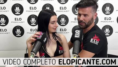 ALMOND SHOWS HOW SHE LIKES TO HAVE HER CLITORIS SUCKED