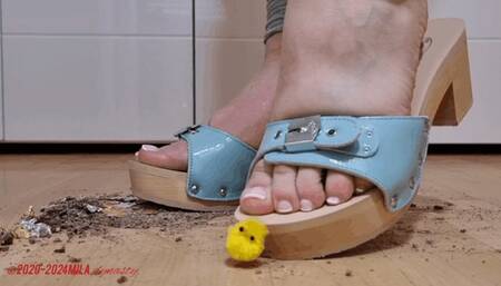 Mila in Scholl - Chocolate bunnies