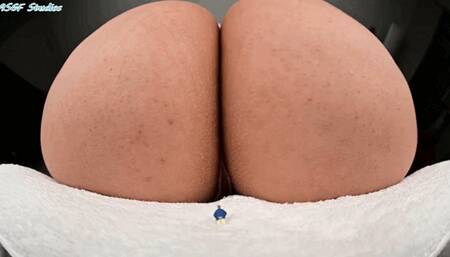 Karisma GIGANTIC ASS knocks peon around! - MOV