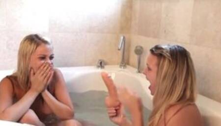 Lil Kelly Lesbian Bathtub rubs with Dildo