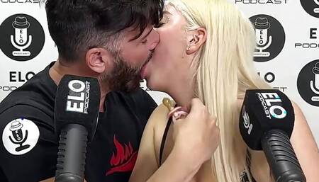 LORE SOFIA SHOWS HOW SHE LIKES ORAL SEX