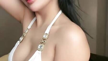 Hilda si cantik gesekin memek tembem