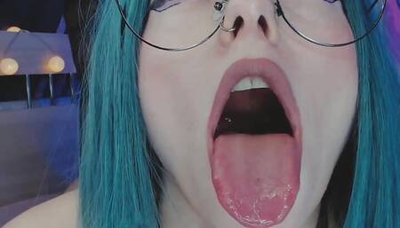 Alyssa Kasatka doing ahegao and asks to feed her cum!