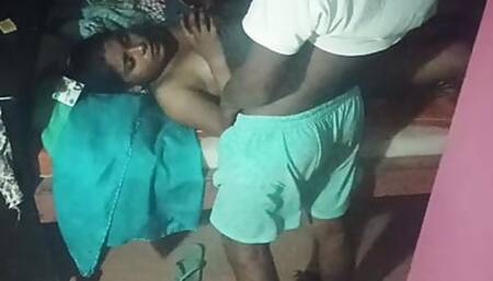 Hot Padosan bhabhi ki night main chut ki pyas bujhai hindi audeo