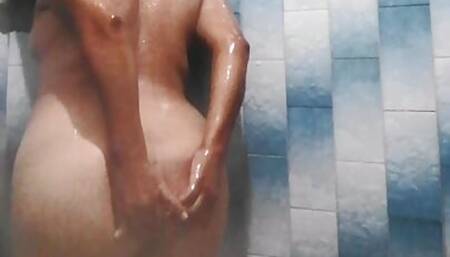 Karla showing her ass in the shower