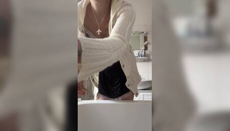 BIG MORNING ????SQUIRT IN SHOWER????