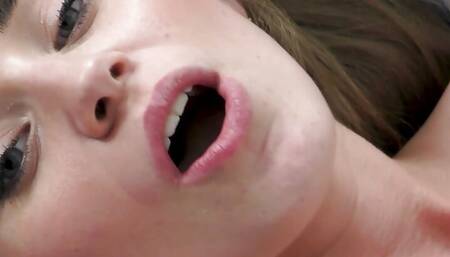 Solo blonde gal,Kelly Fox is gently masturbating,in 4K.