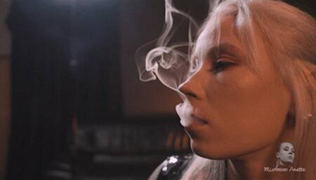 Anette loves to play with smoke 4K MP4