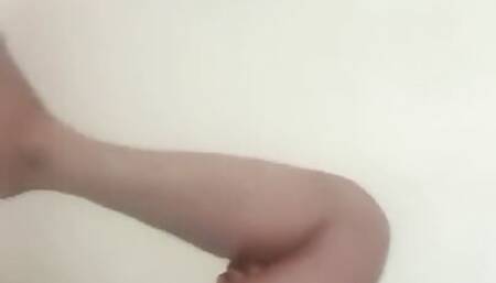 College Lacher in Body Show Performance