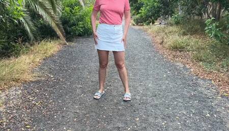 Girl pee in the middle of the public road