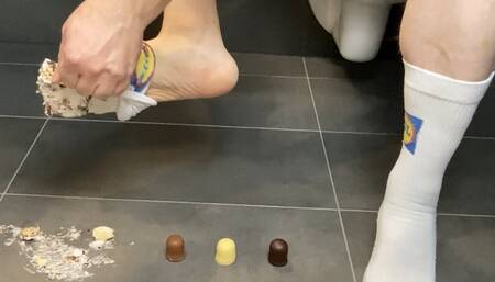 White LIDL socks: Crushing in socks and bare foot