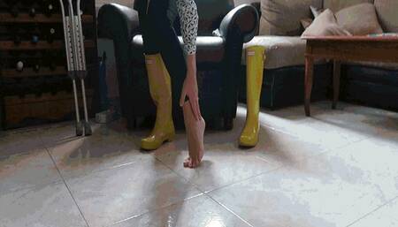 Sprains near house-2 MP4 (1920*1080) HD