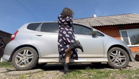 bouncing a car in summer dress