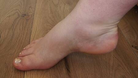 #3 Loser will buy it! - Gold glitter polish (no talk)