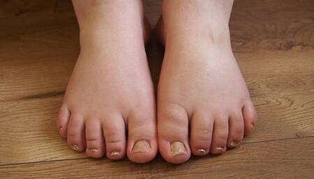 #10 Loser will buy it! - Gold glitter polish (no talk)