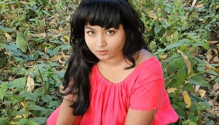 I found Boudi alone in the garden and fucked her, Bhabhi said crack my pussy