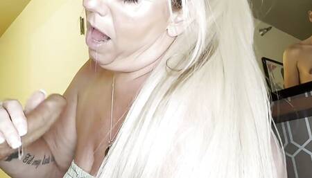 Venus Rewards A Good Samaritan With Epic Deepthroat And Fuck