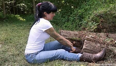 Cowboy Boot Gets Stuck Under Log leaving Me Walking In One Shoe Back Home -MOv 1920x1080p