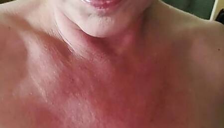 Naughty Amateur American Milf Fucks herself with Shampoo Bottle to Squirt