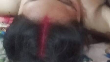 Waif sucked the land at night and grabbed the water of the land on her.