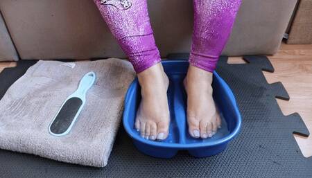 Dolce Amaran in massive extraction of the her dust foot - FOR MOBILE DEVICE USERS - PEDICURE - FOOT DUST - BAREFOOT - FOOT DOMINATION - FOOT HUMILIATION - FOOT SLAVE TRAINING - FOOT ADDICT - POV - BBW FEET - MATURE - FOOT FOOD - FEET CARE - BBW GODDESSE