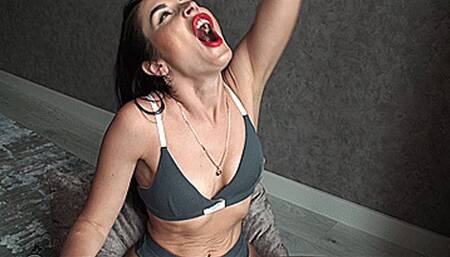 The widest mouth yawns (1280x1080 HD) WMV