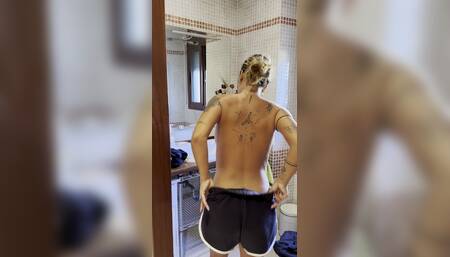 Take a shower with Lana Monroe