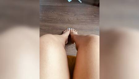 She's fingering and showing her black pussy