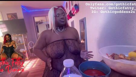 Ebony BBW stuffs her face while she is topless