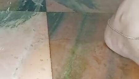 Desi girl squirt on floor