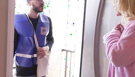Mailman delivers a big package to pornstar